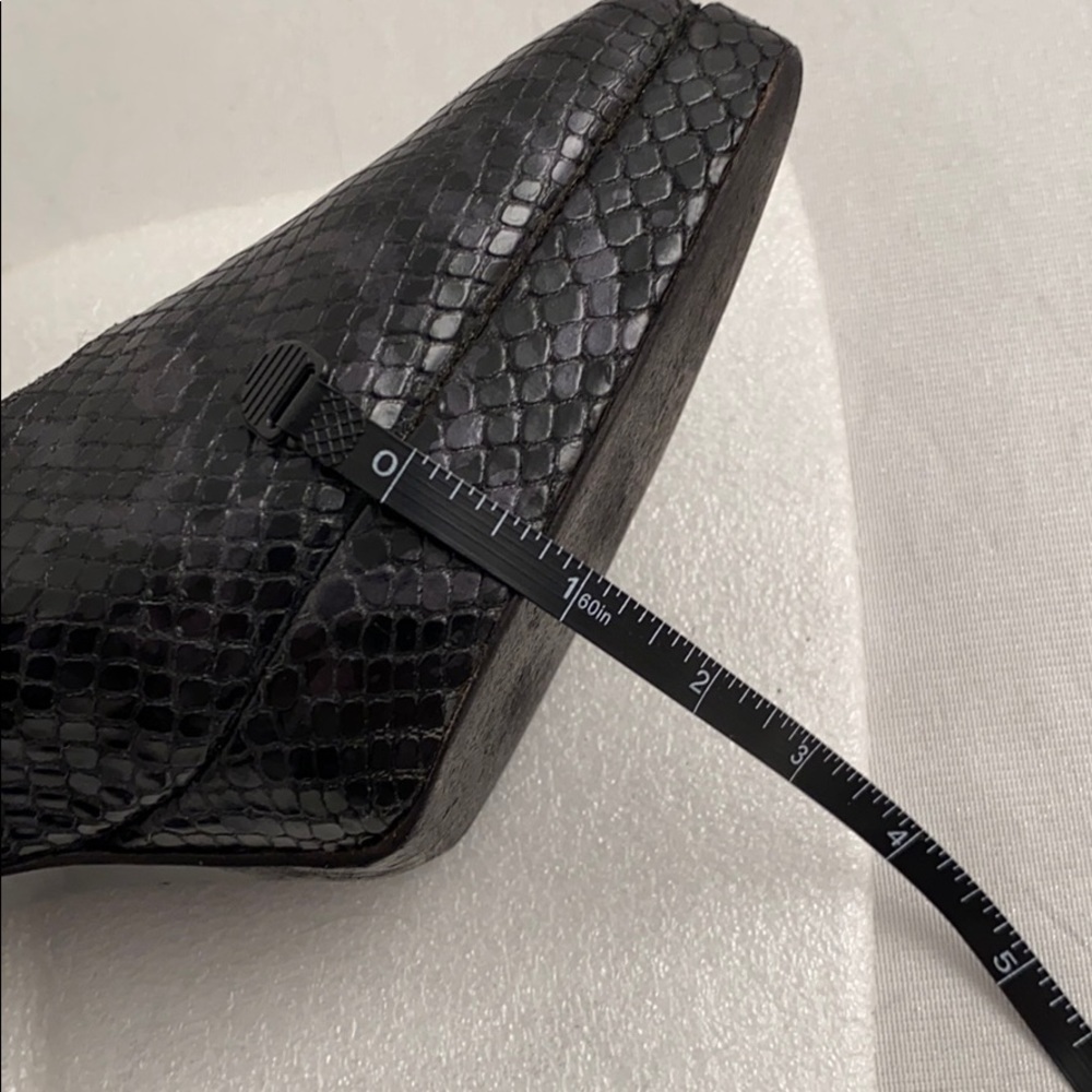 Yves Saint Laurent black snakeskin platform pumps - Picture 8 of 14